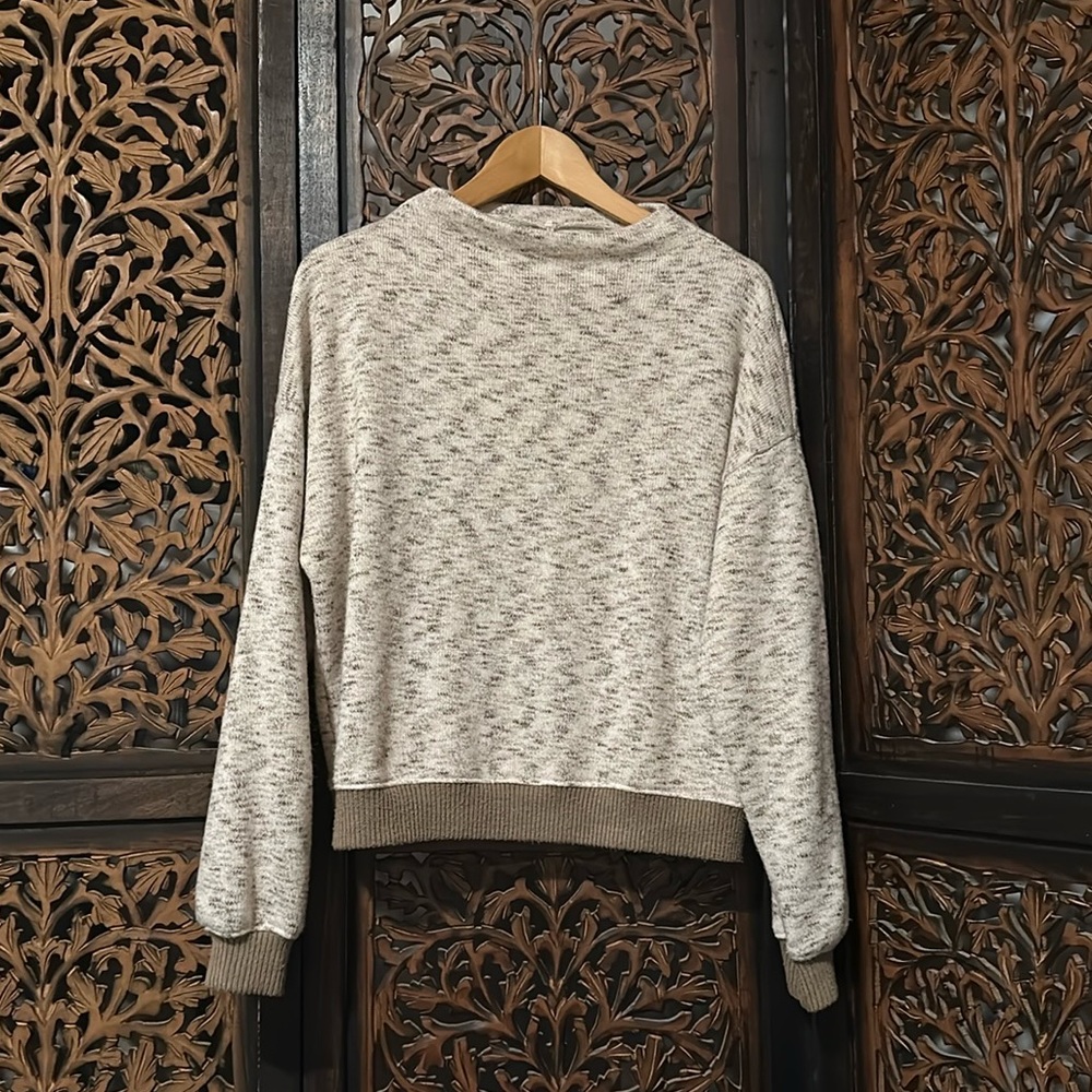 Hello Nite Los Angeles - Cozy Sweater, Cream & Green